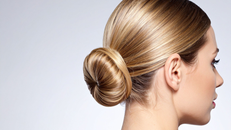 Dlaczego blond szybciej traci blask? 7 procesów chemicznych, o&nbsp;których&nbsp;fryzjerzy rzadko mówią