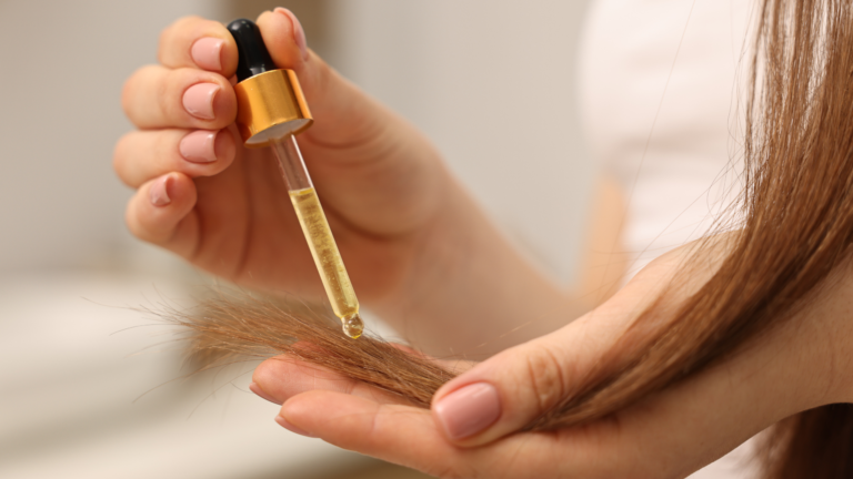 Stylizacja zimą bez&nbsp;zniszczeń: jak chronić włosy przed&nbsp;temperaturą, tarciem i&nbsp;przesuszeniem?